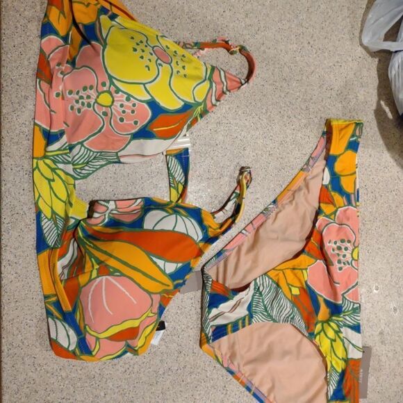 J Crew Bikini.  Size XXL Bottoms & 3XL Top.  Looks a bit smaller than marked. W1 - Picture 1 of 10